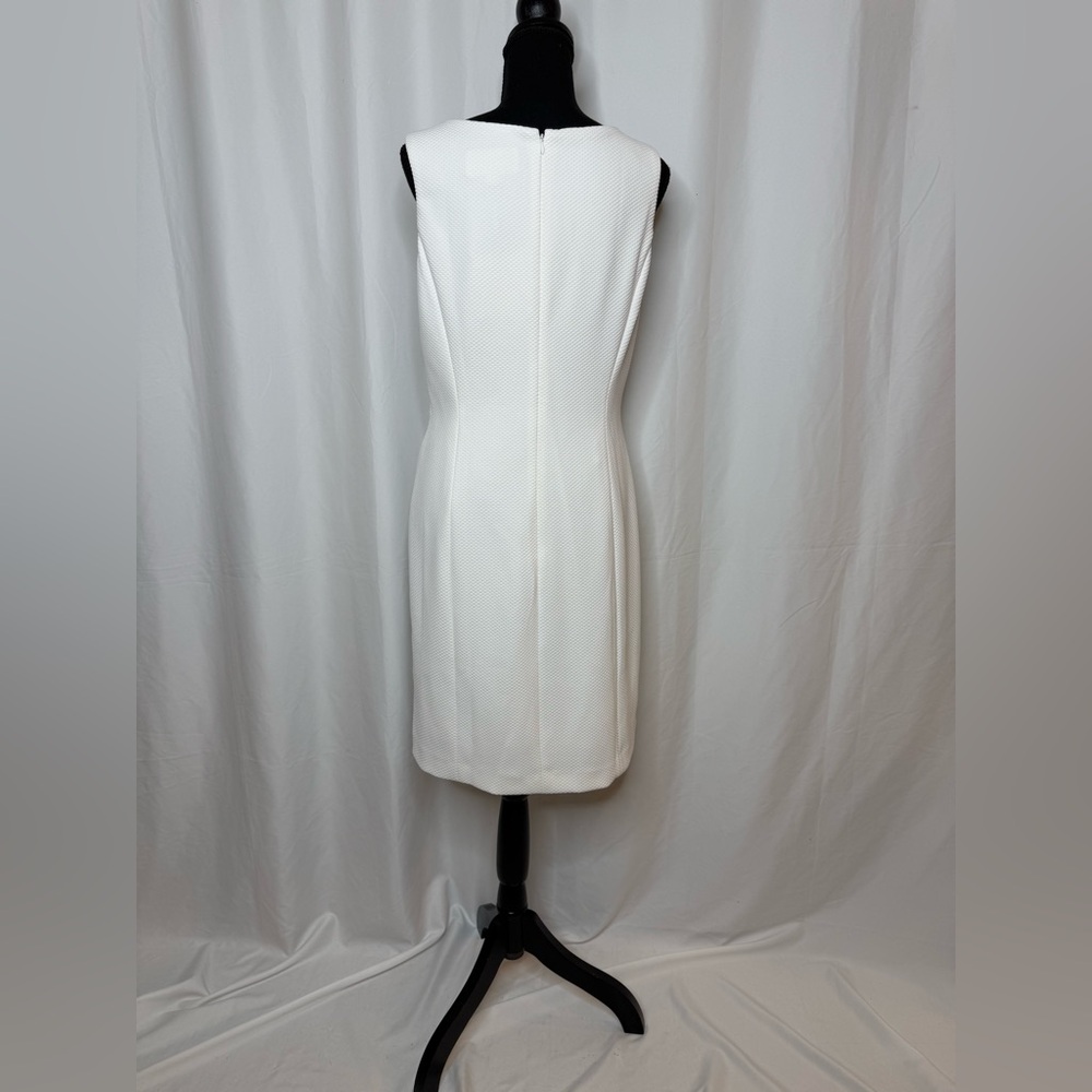 Chic White Midi Dress with Gold Detailing - Picture 2 of 2